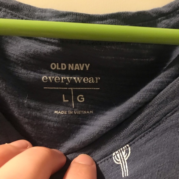 ✨2/$10 | Old Navy T-shirt - Picture 3 of 4